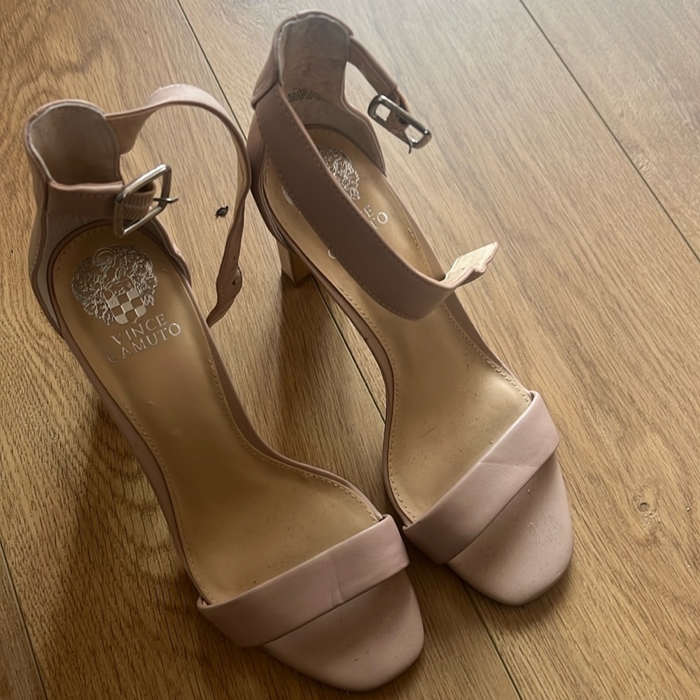 Vince Camuto heels never worn